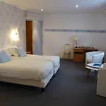 ホテル Logis - Saint-louis & Restaurant Pauze 3*