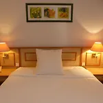 Logis - Hostellerie Saint-Louis&Restaurant Pauze 3*