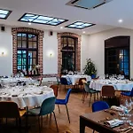 Hotel Logis - Hostellerie Saint-Louis&Restaurant Pauze