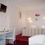 Logis - Saint-louis & Restaurant Pauze 3* ボルジール