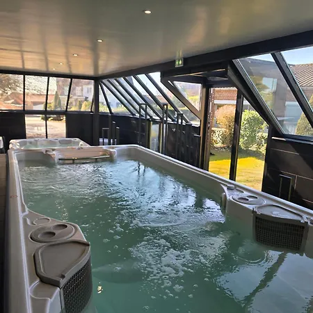 ホテル Logis - Saint-louis & Restaurant Pauze 3*