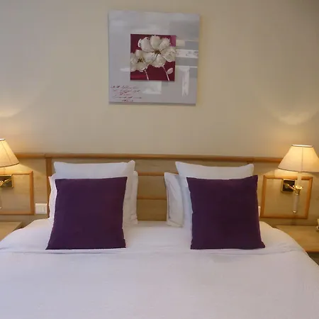 Logis - Saint-louis & Restaurant Pauze 호텔