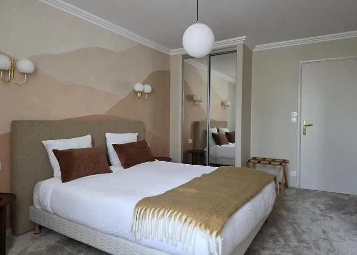 Logis - Saint-louis & Restaurant Pauze 3*