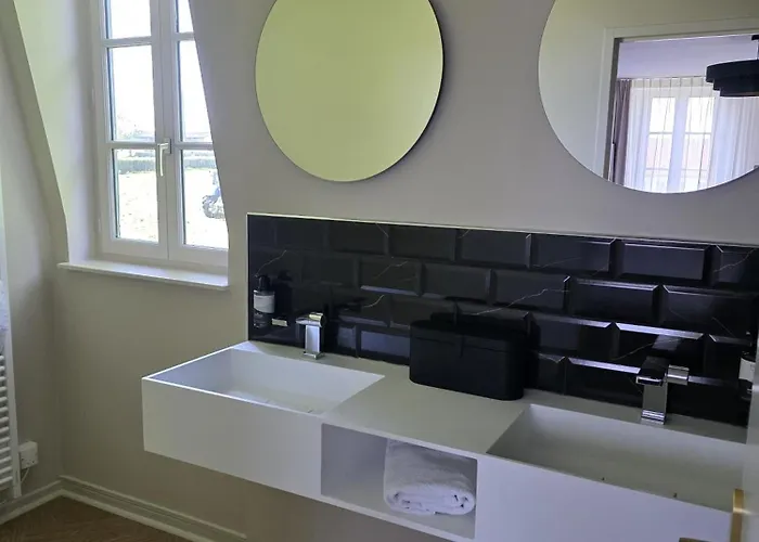 Logis - Saint-louis & Restaurant Pauze 3*