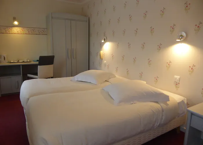 Logis - Saint-louis & Restaurant Pauze 3*