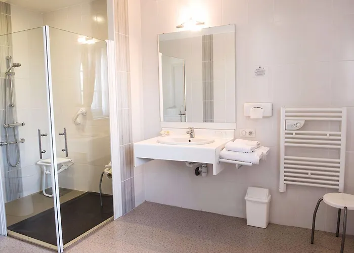 Hotel Logis - Saint-louis & Restaurant Pauze Bollezeele