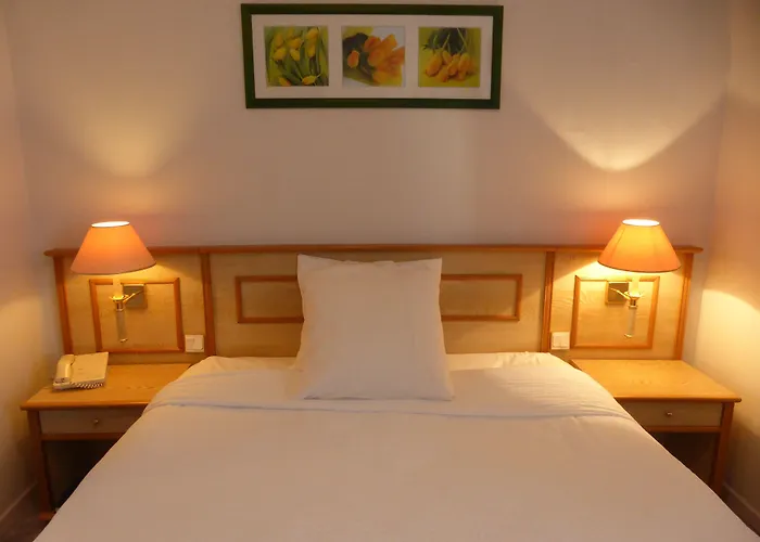 Logis - Saint-louis & Restaurant Pauze 3*