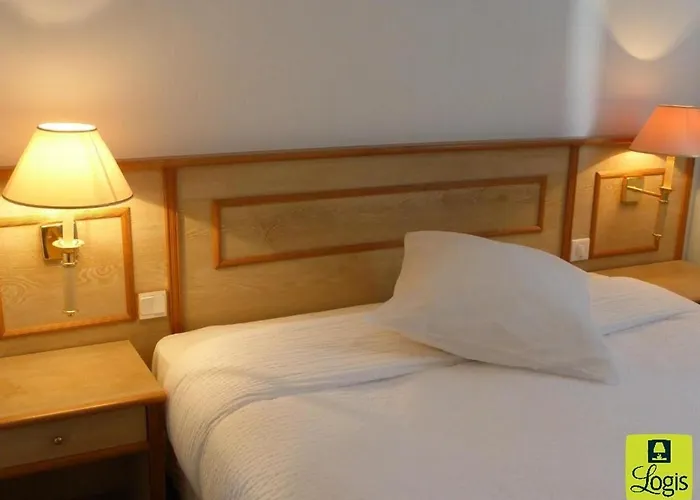 Logis - Saint-louis & Restaurant Pauze 3*